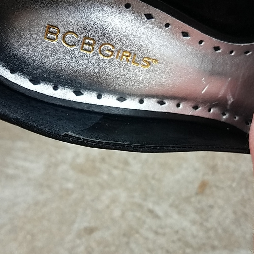 Shoes - Picture 3 of 4